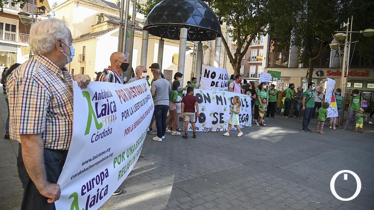 Concentración de la Marea Verde contra el cierre de aulas en la educación pública