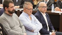 Koldo Ochandiano, Aitor Tellería y Alfredo de Miguel, en el banquillo