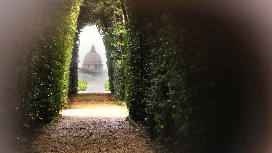 La cerradura más famosa del mundo. Patio de la Orden de Malta en el Aventino romano.