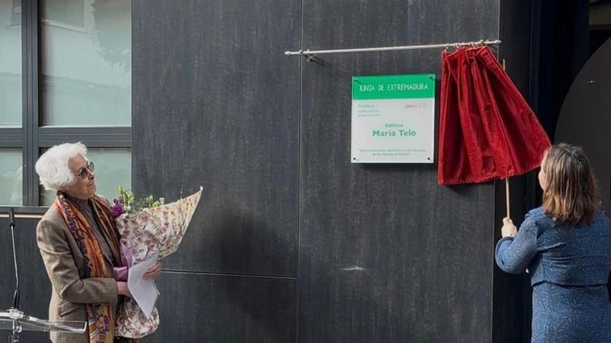 El nombre de la jurista extremeña María Telo luce en la sede del Instituto Extremeño de la Mujer