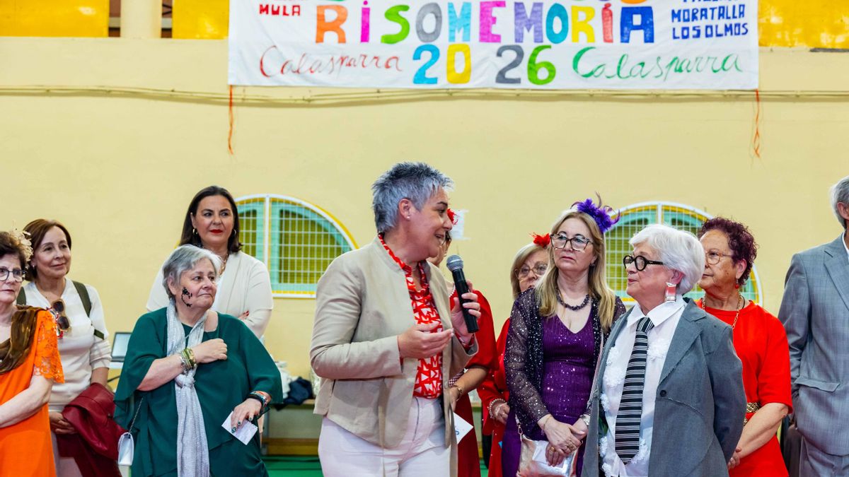 La alcaldesa de Calasparra, Teresa García, con algunas de las participantes