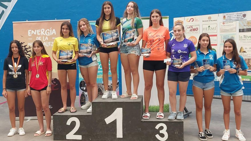 Alba Pinto, segunda en el III Open Nacional Escolar de frontenis