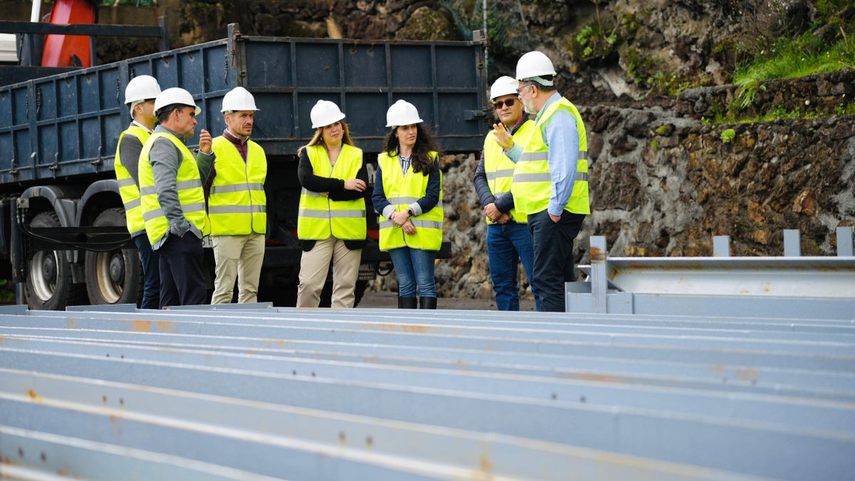 La obra de  techado de la cancha deportiva del CEIP Princesa Arecida de Mazo entra en una nueva fase