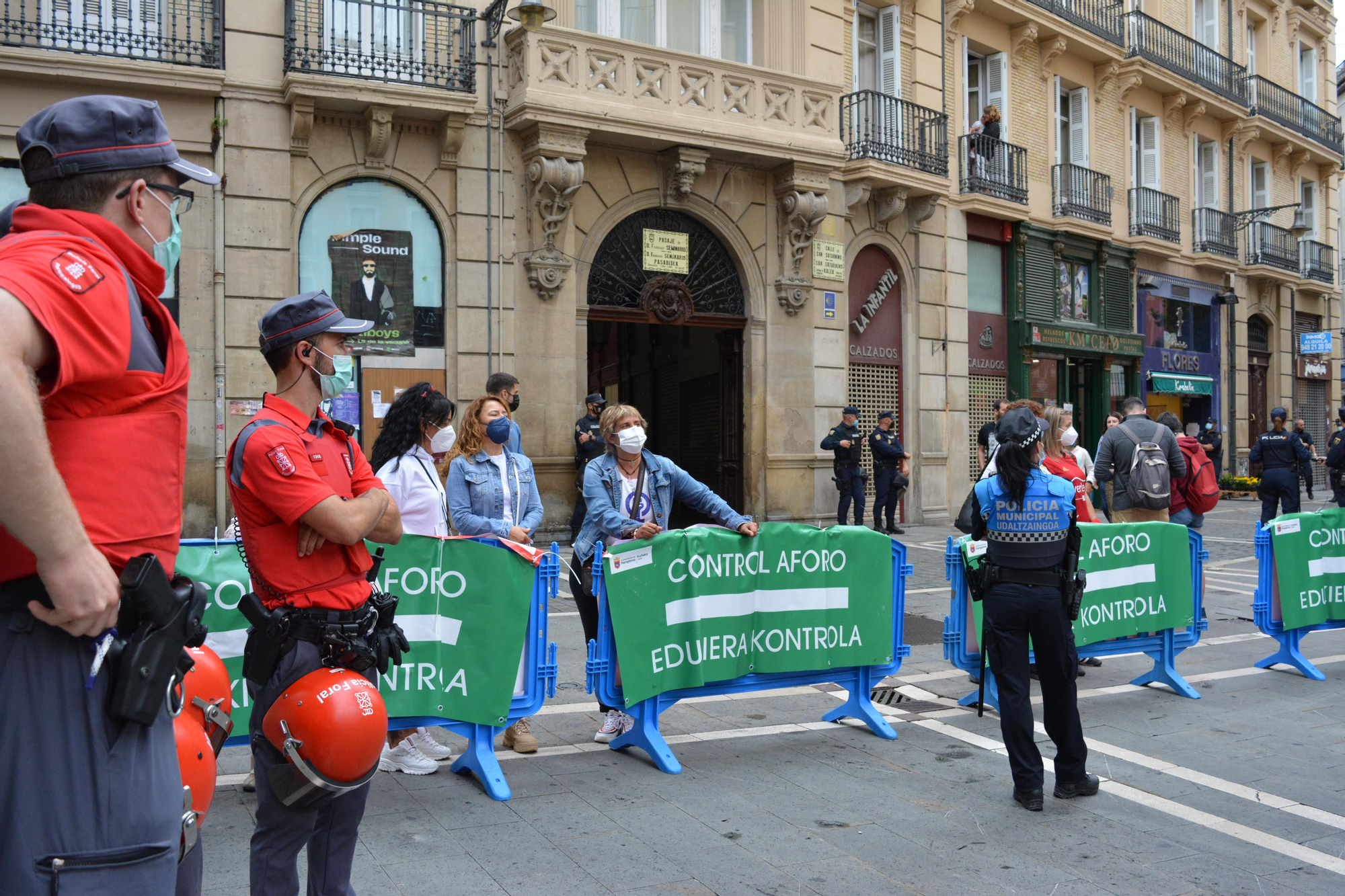 Control de acceso a la plaza del Ayuntamiento de Pamplona