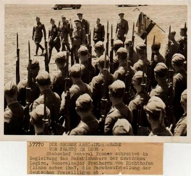 Imágenes muy poco conocidas de Franco en la despedida de la Legión Cóndor alemana en La Virgen del Camino el 22 de mayo de 1939, de archivos alemanes desclasificados.