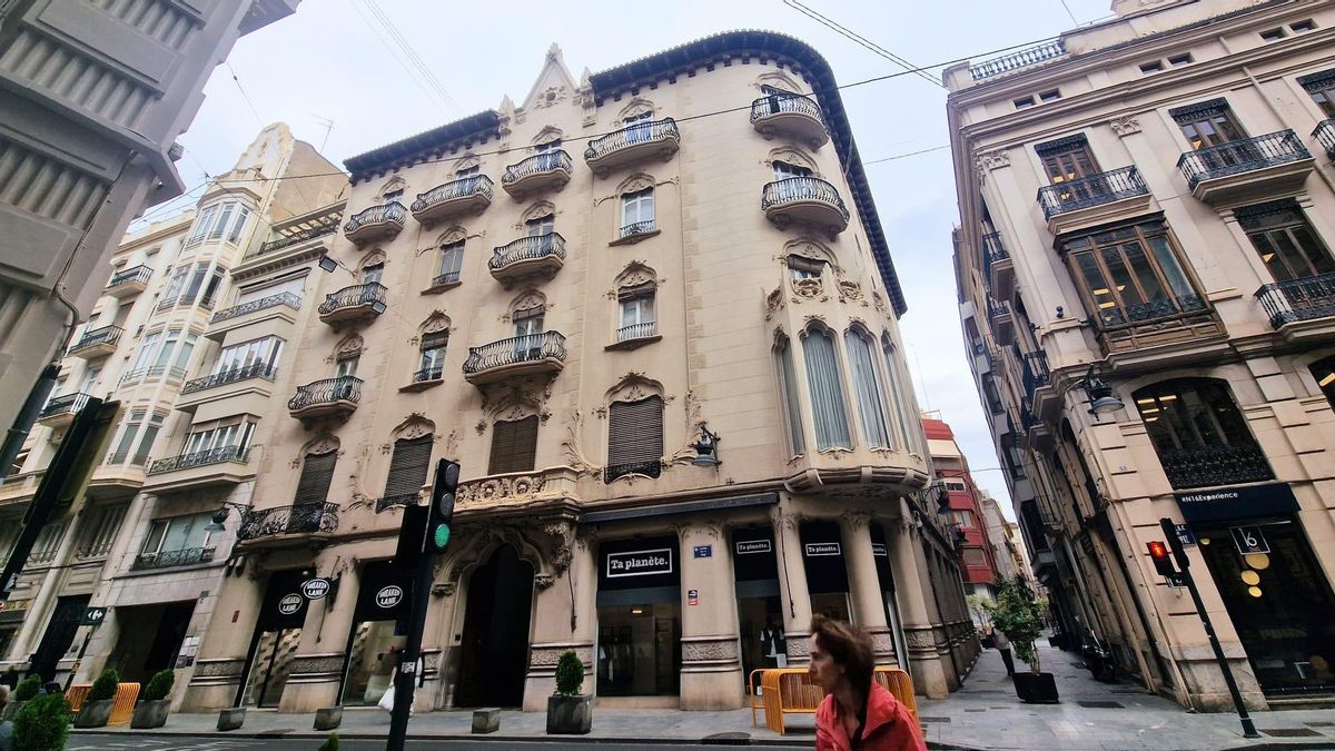 Casa Sagnier, calle de  la Paz 31 esquina con Bonaire.
