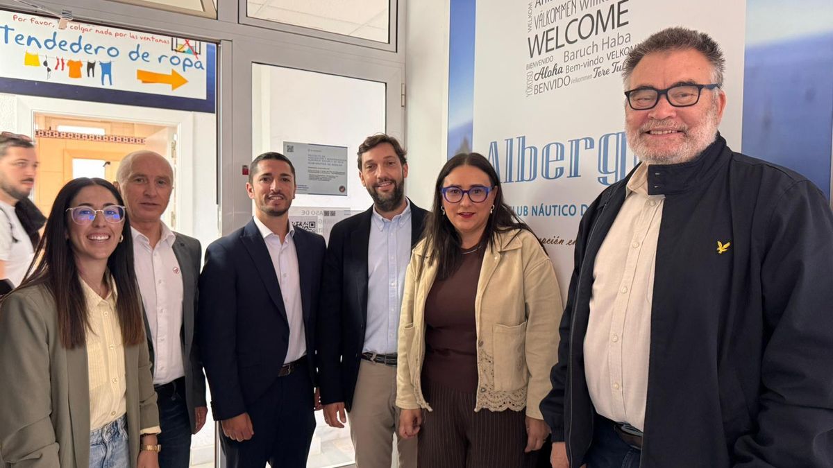 Los directores generales del Instituto de Turismo y de Competitividad y Calidad Turística, durante su visita a las renovadas instalaciones del albergue del Club Náutico de Águilas