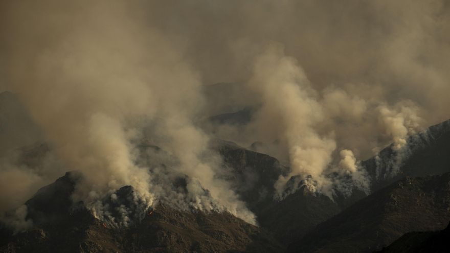 Nueva jornada de lucha contra el fuego en España:nuevos desalojos y focos aún preocupantes