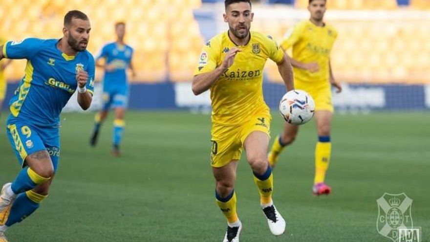 José León apuntala la defensa del CD Tenerife