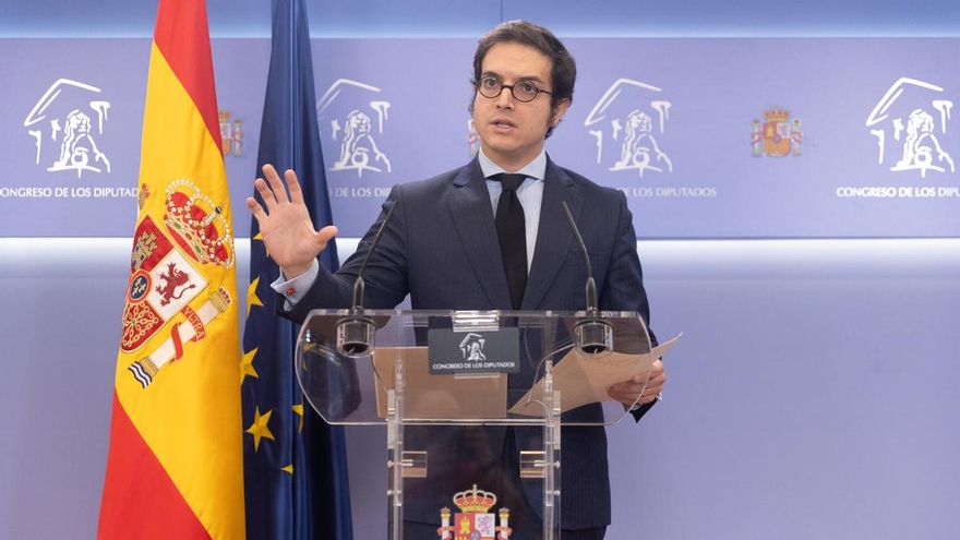 El secretario general del grupo parlamentario de Vox en el Congreso, José María Figaredo, durante una rueda de portavoces, en el Congreso de los Diputados, a 5 de noviembre de 2024