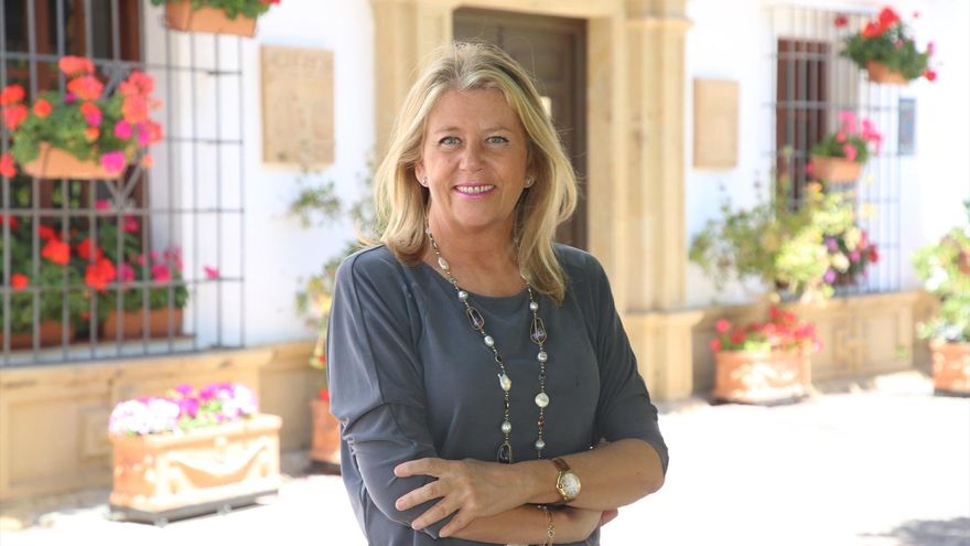 Ferraris en la montaña y motos de agua en la piscina: la opulenta vida familiar de la alcaldesa de Marbella