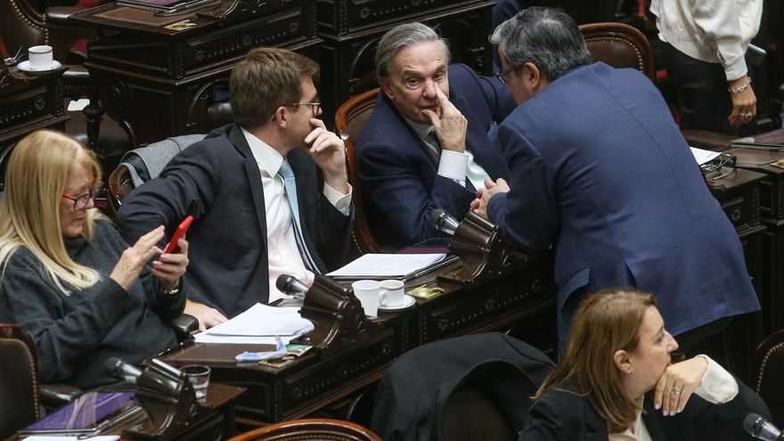 Pichetto aprovecha el ruido con Milei y ya piensa en ampliarse con caídos del PRO, la UCR y el kirchnerismo