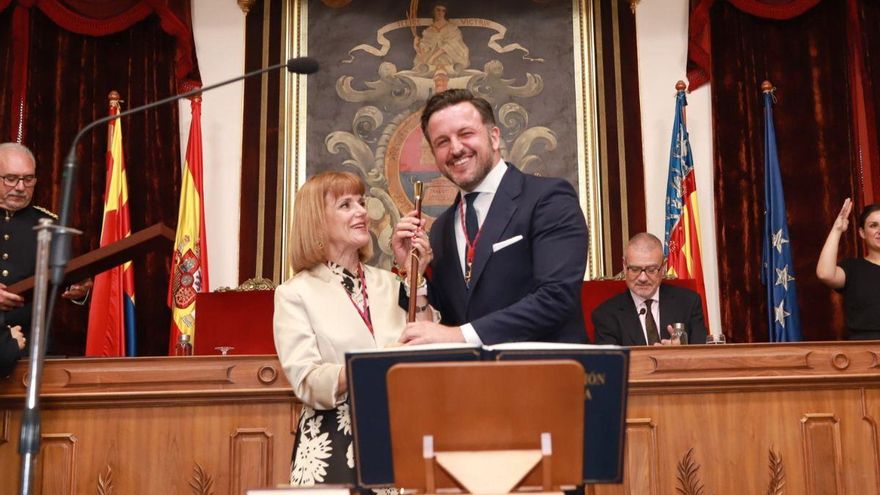 El PP suprime la concejalía de Igualdad en Elche y una candidata antiabortista de Vox gestionará la de Familia y Mayores