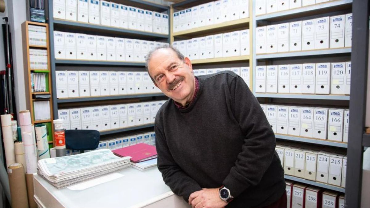 Valentín Álvarez, en el archivo del museo, que tiene más de 60.000 fotografías.