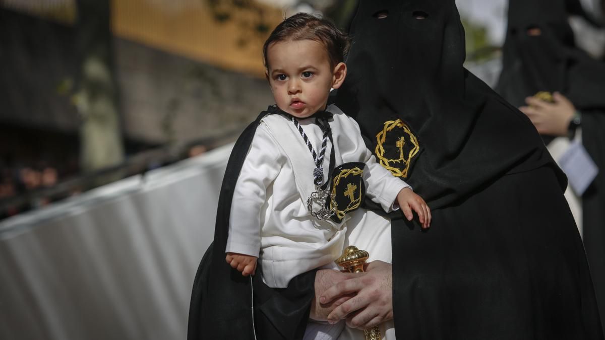 Salida procesional de la Hermandad del Amor, en imágenes