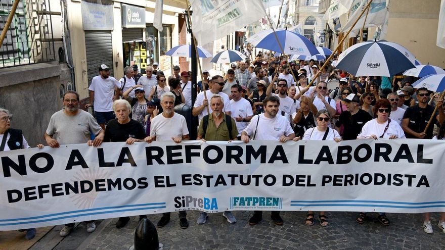 Una solicitada con más de 3.000 firmas en defensa del estatuto que garantiza el trabajo periodístico