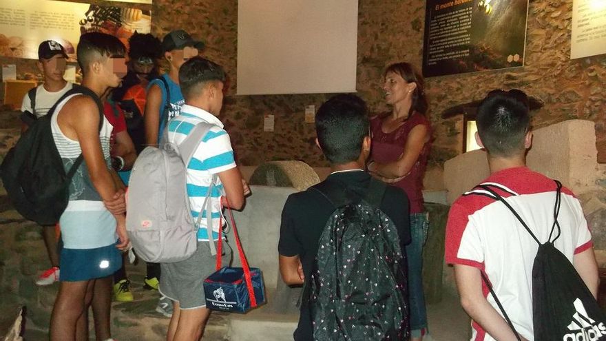 Los menores acogidos en el centro de Casar de Cáceres han conocido aspectos de la cultura de Extremadura.