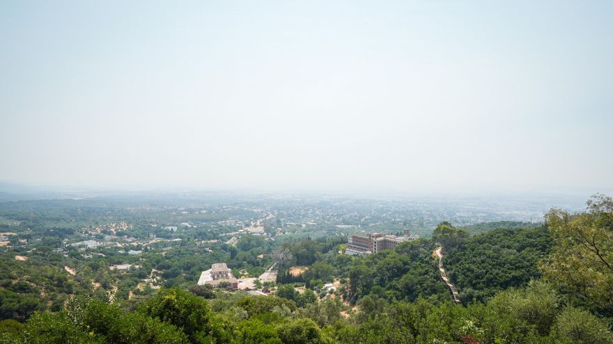 Así se ve la 'boina' de humo en Córdoba por los incendios del centro de la Península