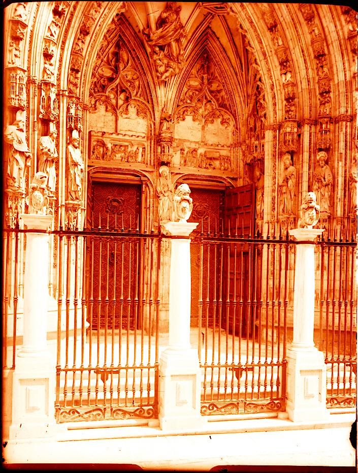 Puerta de los Leones de la Catedral de Toledo. Años 20.