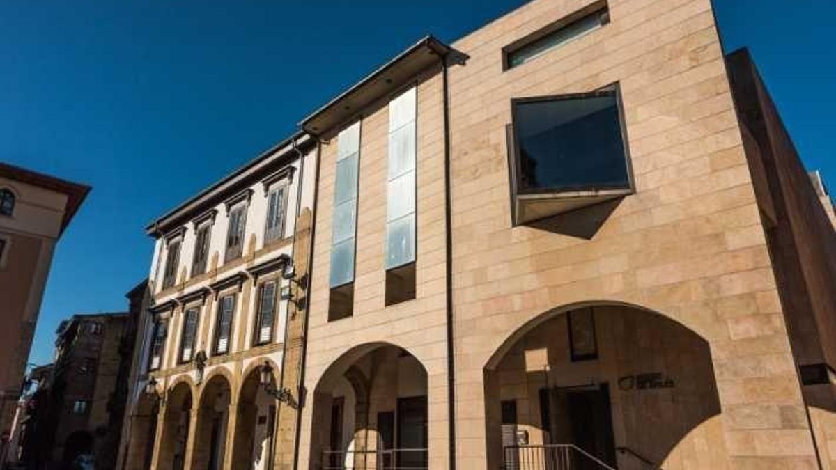 Donan al Ayuntamiento de Avilés un escrito autografiado por Palacio Valdés sobre su novela 'La alegría del Capitán Ribot'