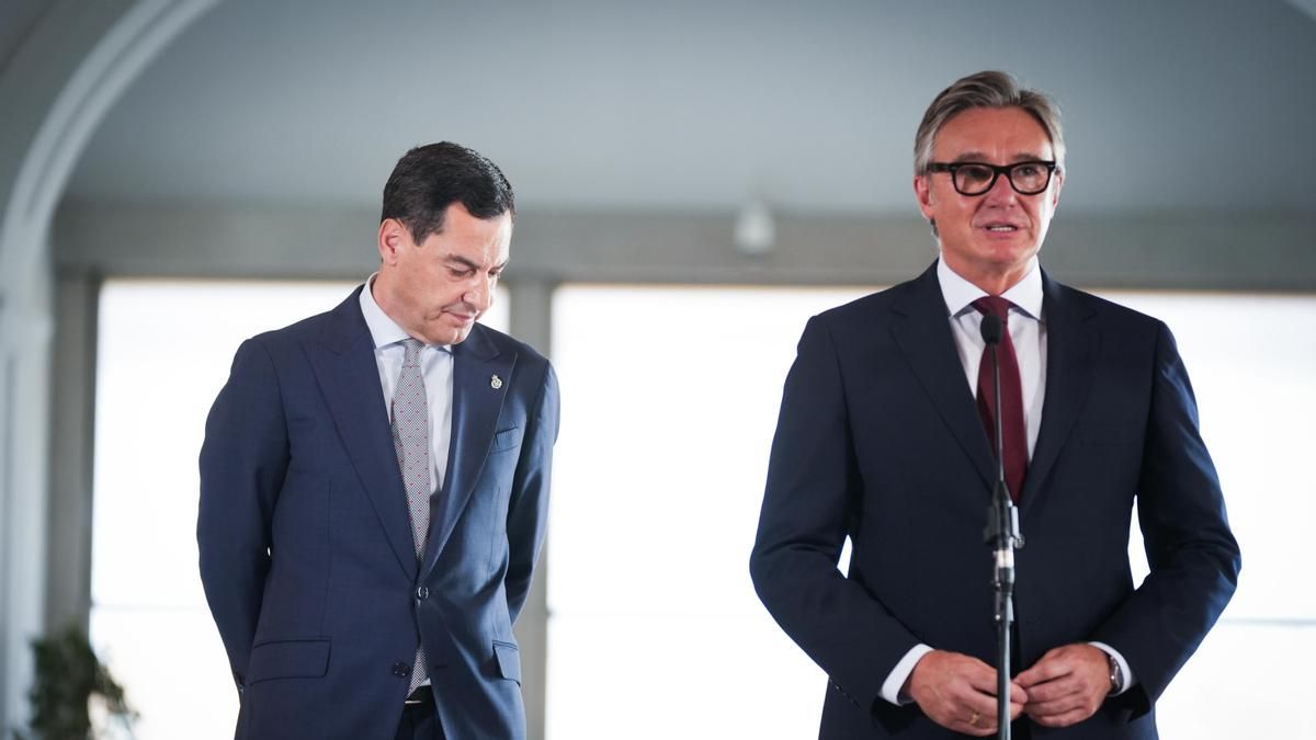 Juanma Moreno y Manuel Gavira en una imagen de archivo.