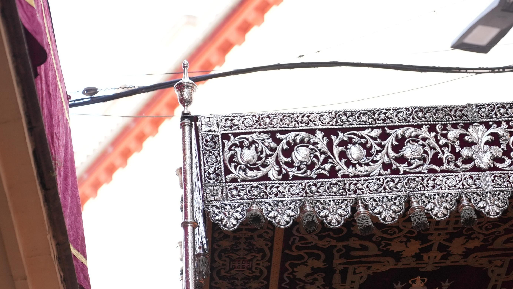 La procesión de la Hermandad del Santo Sepulcro, en imágenes