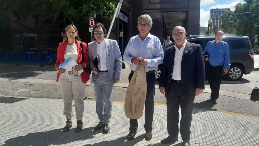 La Mesa de Enlace le pidió a Caputo bajar más las retenciones, mejorar las rutas y que no cierren el INTA