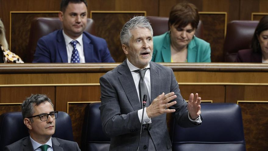 El ministro del Interior, Fernando Grande-Marlaska, interviene durante la sesión de control al Gobierno que este miércoles celebra el Congreso. EFE/ Mariscal