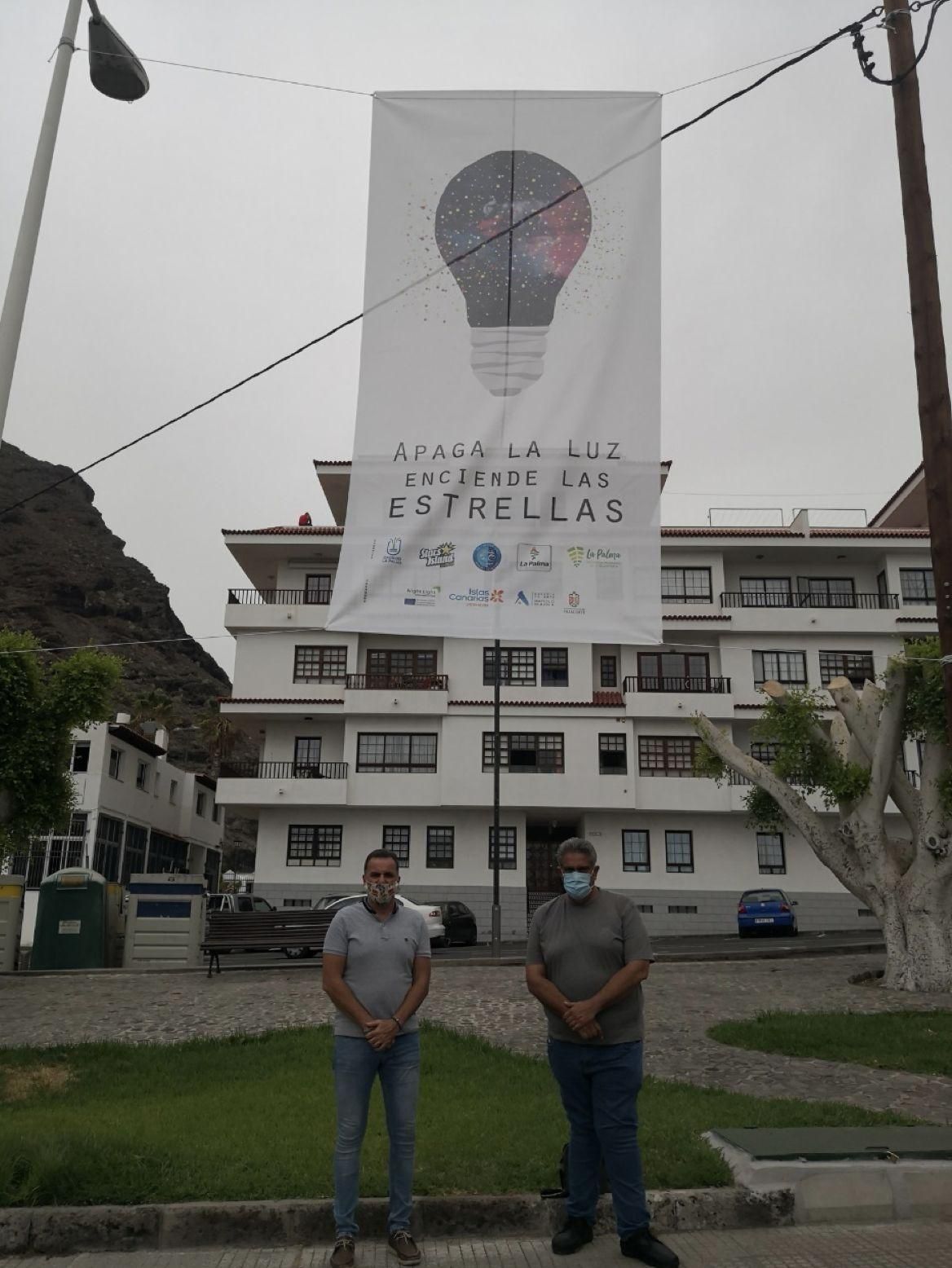 Juan Miguel Rodríguez Acosta (d), alcalde de Tazacorte, y David Ruiz Álvarez, primer teniente de alcalde y responsable del área de Turismo.
