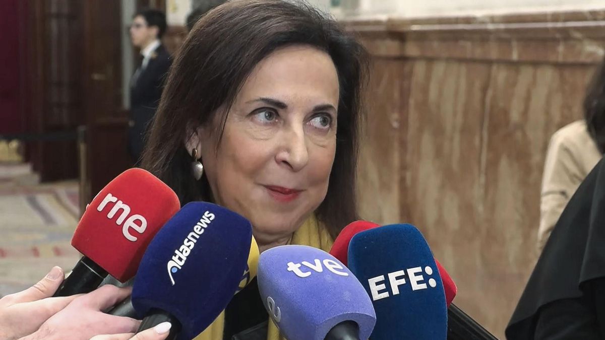 Margarita Robles se cierra a la posible cesión de territorio ucraniano a Rusia pero no descarta un despliegue internacional