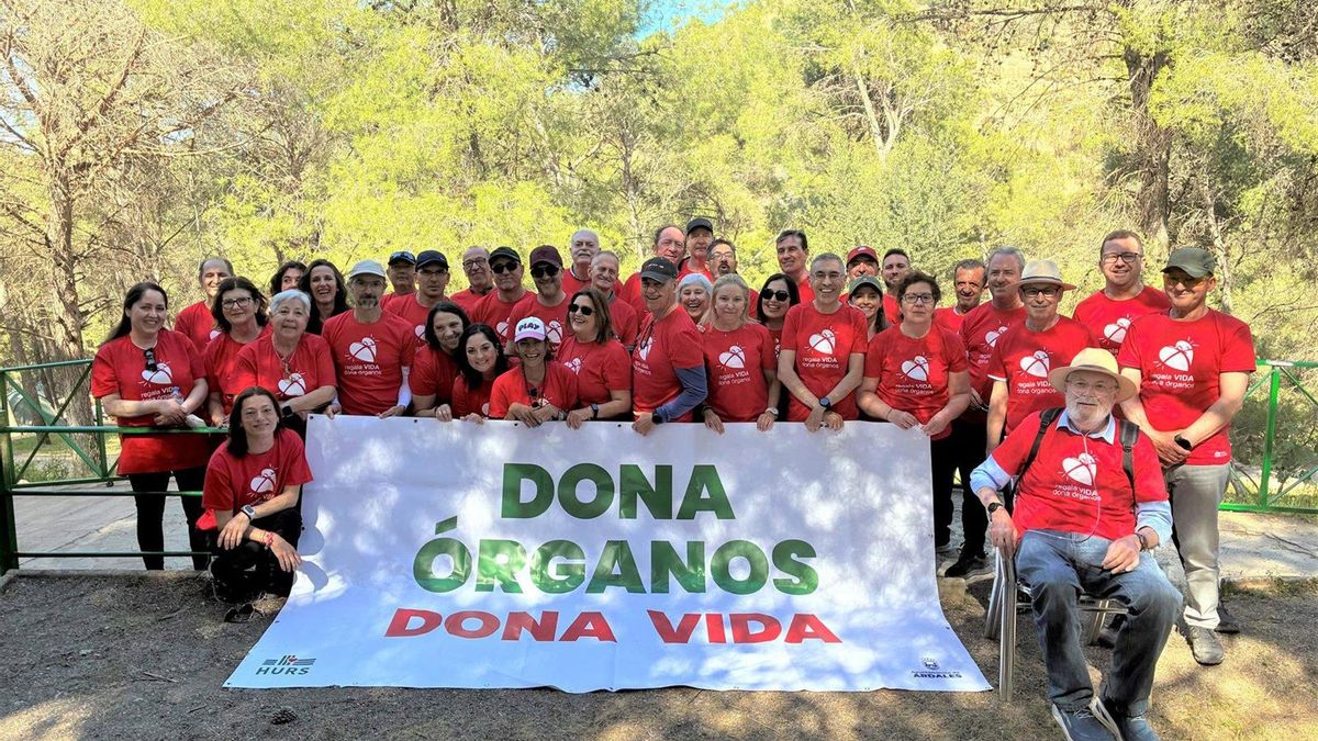 Pacientes trasplantados y profesionales del Reina Sofía realizan el Caminito del Rey