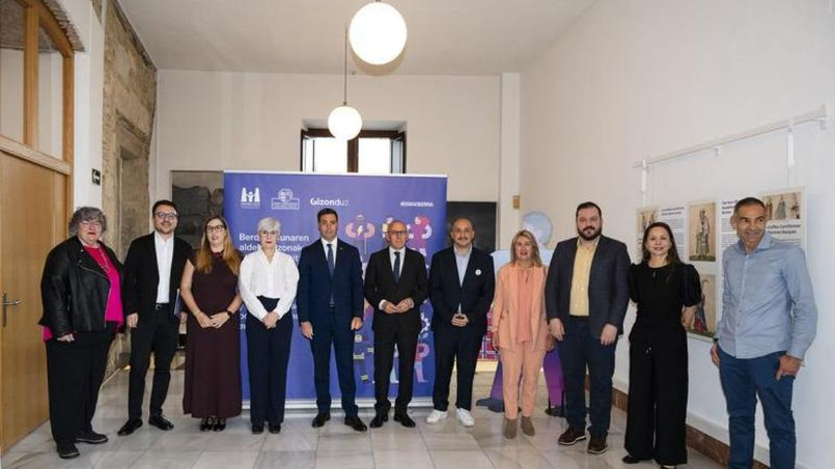 Crean en Euskadi una red de "políticos por la igualdad": "Los hombres tenemos responsabilidad por nuestros privilegios"