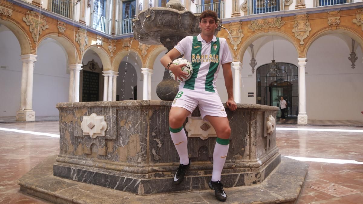 Presentación de Enol Rodríguez como jugador del Córdoba CF