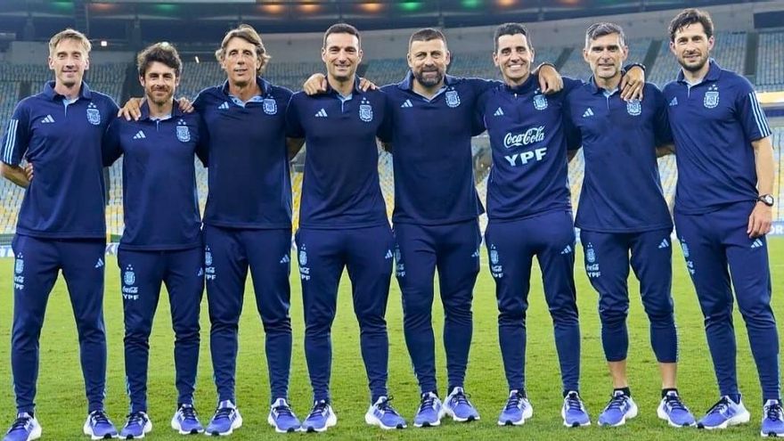 Un años después, Scaloni cobró los premios del Mundial mientras espera reunirse con Messi