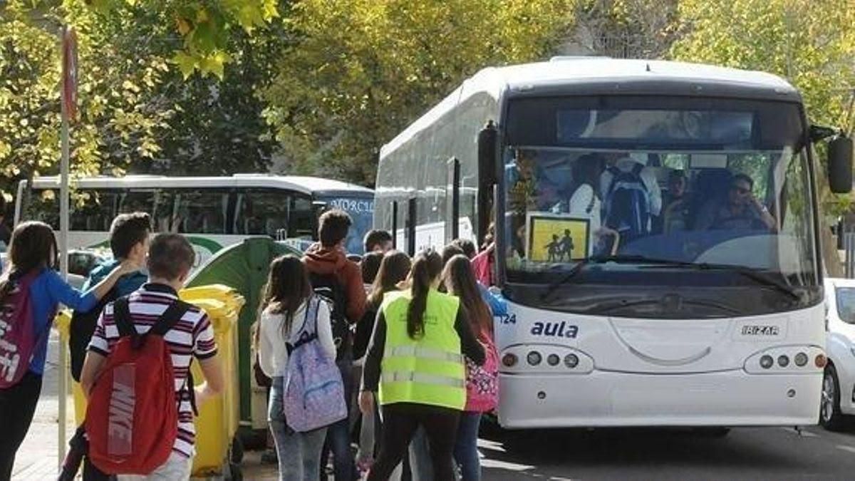 La Junta no cubre ni una de cada cuatro rutas escolares y se ve obligada a pagar un 5% más