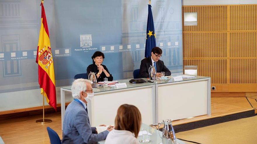 La ministra de Educación, Isabel Celaá, y el de Sanidad, Salvador Illa, durante la reunión que han mantenido este jueves con las comunidades autónomas para analizar cómo se ha desarrollado el inicio del nuevo curso escolar