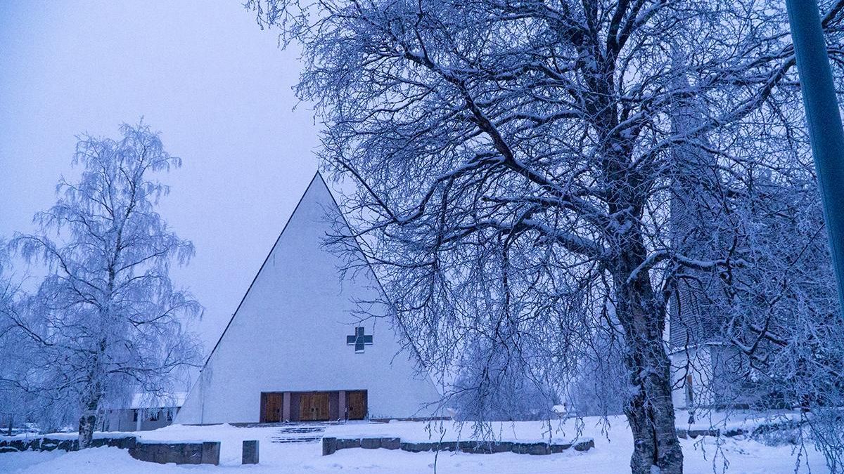 Iglesia de Salla, Finlandia, Círculo Polar Ártico y frontera con Rusia.