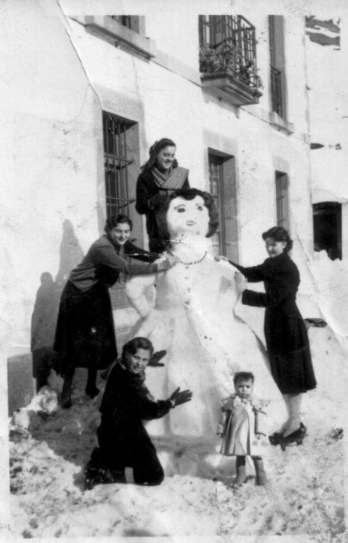 Muñeca de nieve en Villaseca de Laciana.