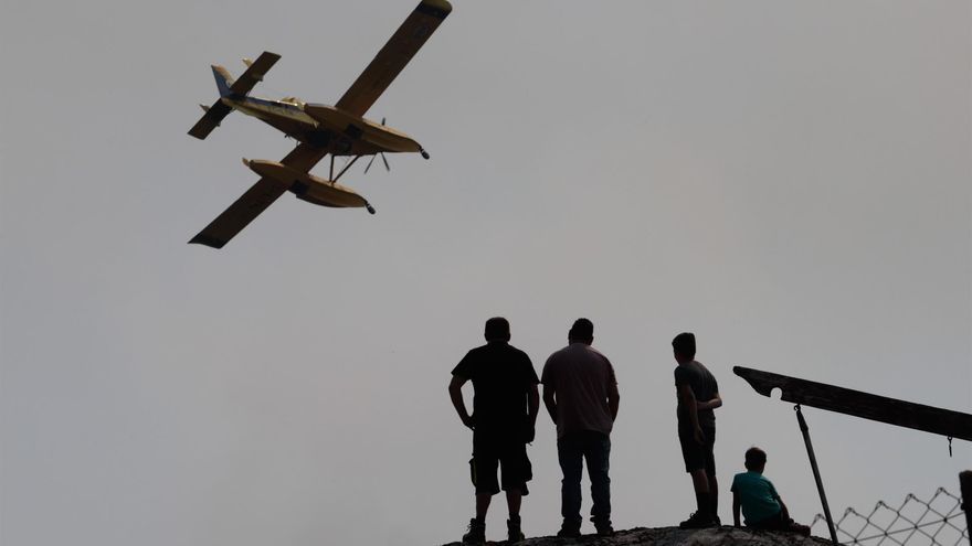 Two Uncontrolled Fires Threaten Several Villages in Lugo and Ourense, Mobilising the UME