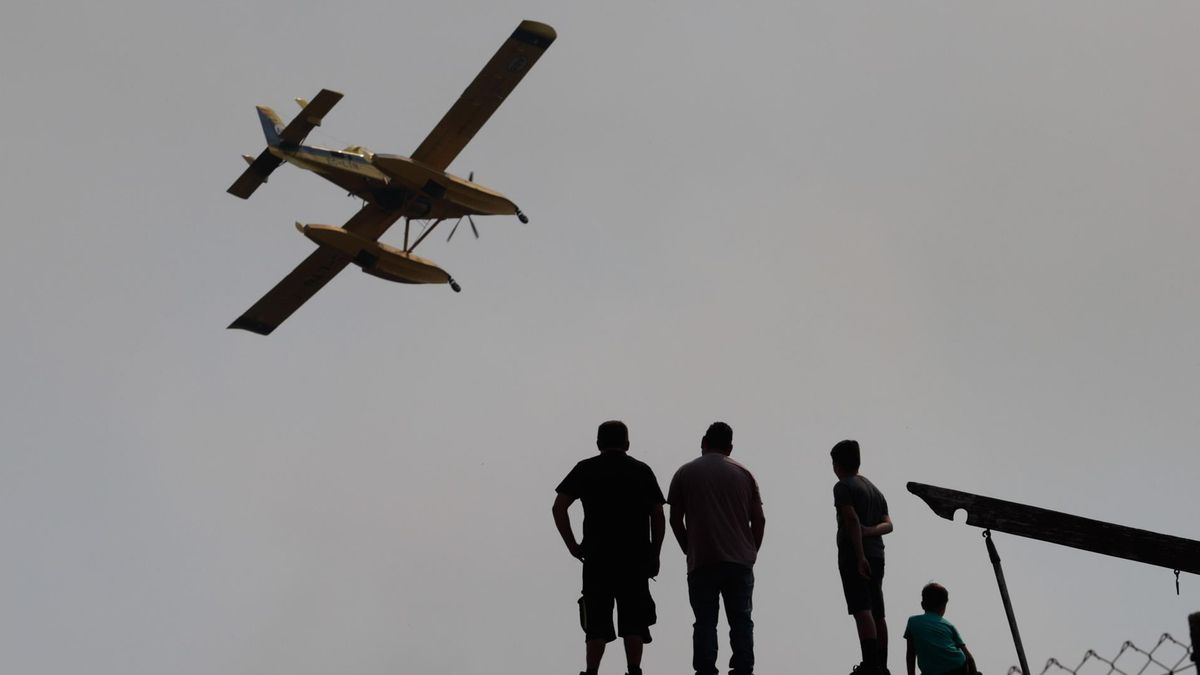 Dos incendios que arden sin control amenazan varias aldeas en Lugo y Ourense y movilizan a la UME