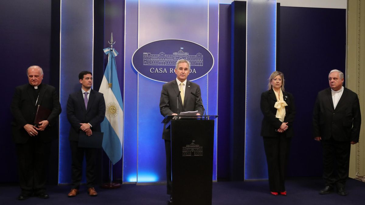 Pablo Quirno y Alejandra Monteoliva dieron una conferencia de prensa.