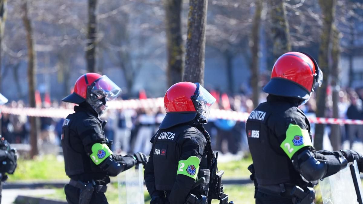 Euspel pide buzos ignífugos para los agentes de la Ertzaintza ante la previsión de "un verano caliente"
