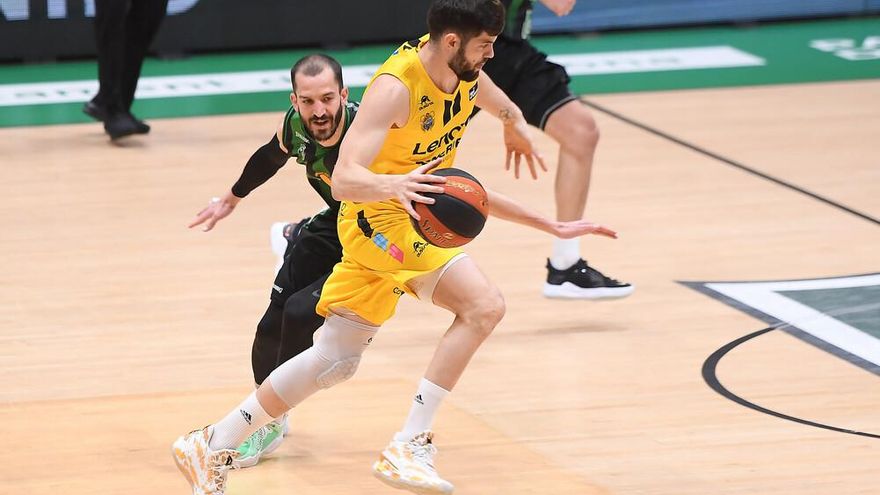 El Lenovo Tenerife ve cortada su racha triunfal en el Olímpico de Badalona