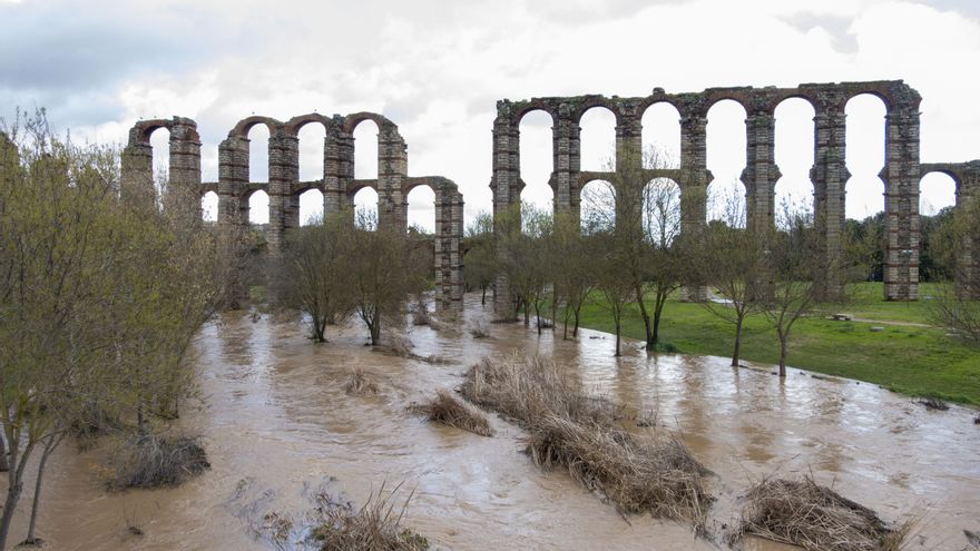 Extremadura suspende las clases este miércoles por lluvia, viento y nieve