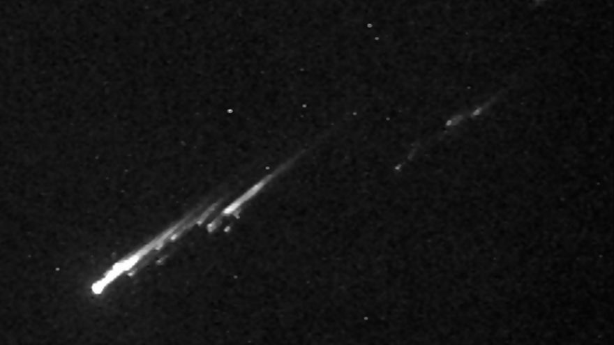 VÍDEO | El 'meteorito' que asombraba a las redes eran en realidad restos de un cohete chino