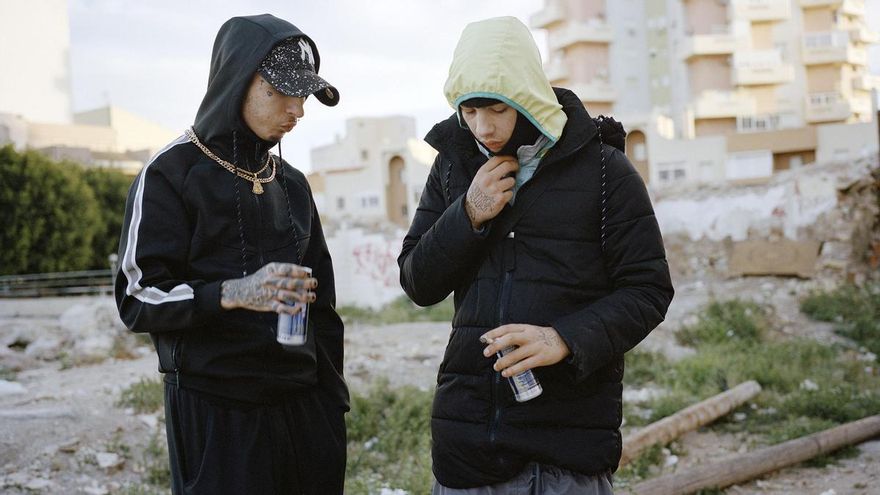 Lúa Ribeira ahonda en la precariedad laboral de los jóvenes y su relación con el trap en ‘Agony in the Garden’