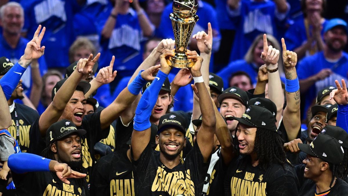 Oklahoma City Thunder levanta el título NBA la pasada temporada.