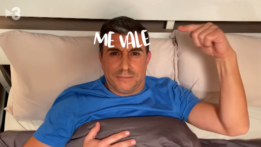 'Polònia' convierte a Pedro Sánchez en Miki Núñez para criticar su gestión de la pandemia al ritmo de 'Me vale'