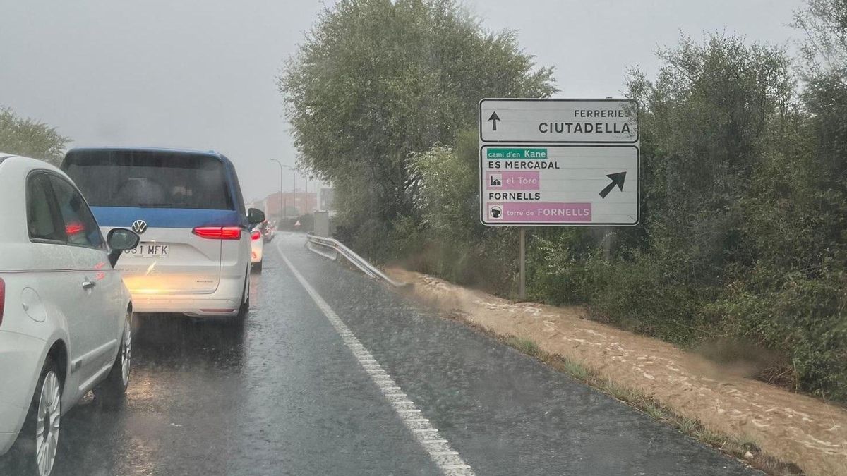 El Parlament da el primer paso para limitar la entrada de coches en Menorca