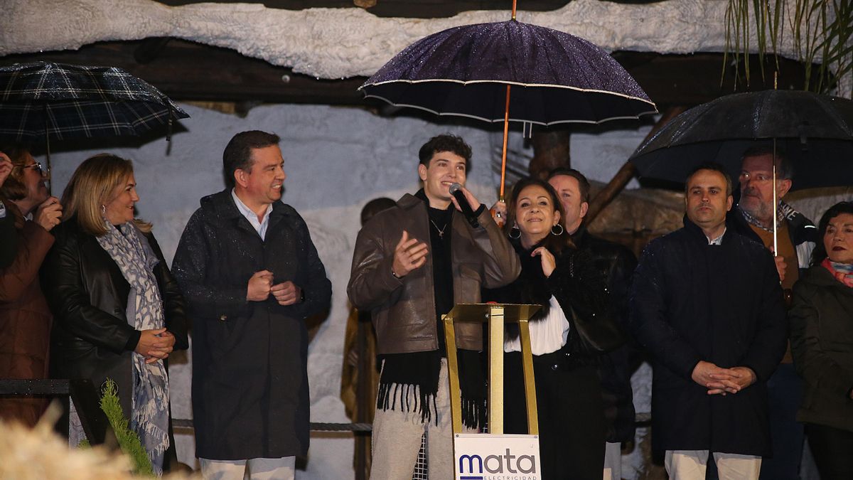 Javi Crespo enciende la Navidad en Lucena tras su paso por 'Operación Triunfo'